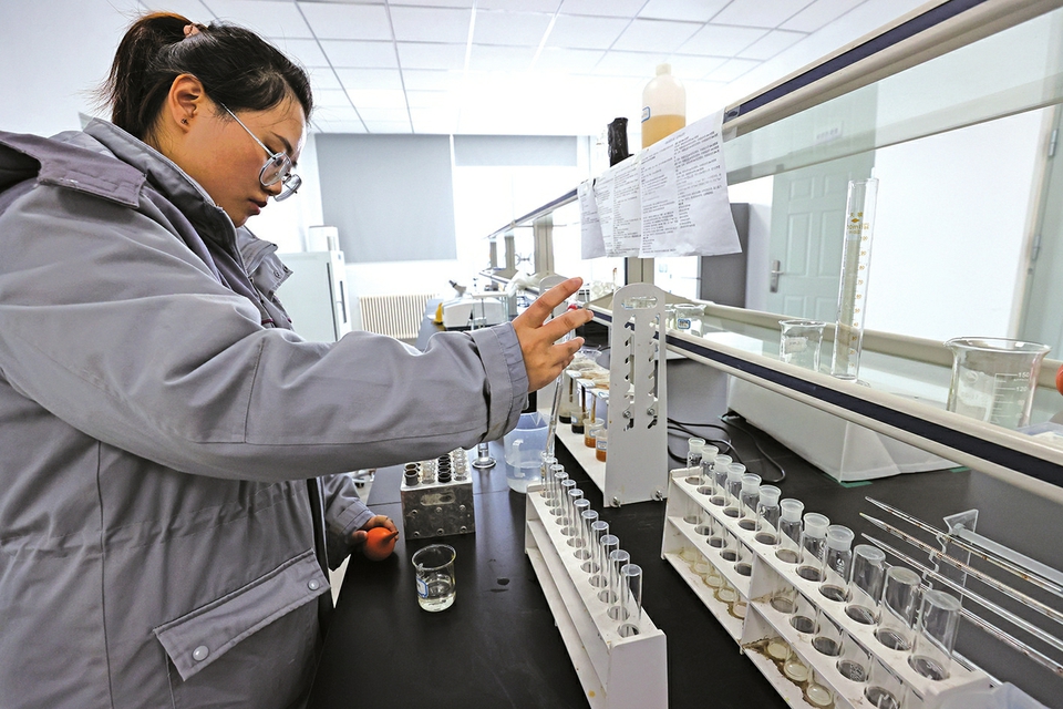 长清马山垃圾点火发电项目日点火约1500吨，年发电2亿度，可满足近6万户家庭一年的用电 垃圾点火 发电生金