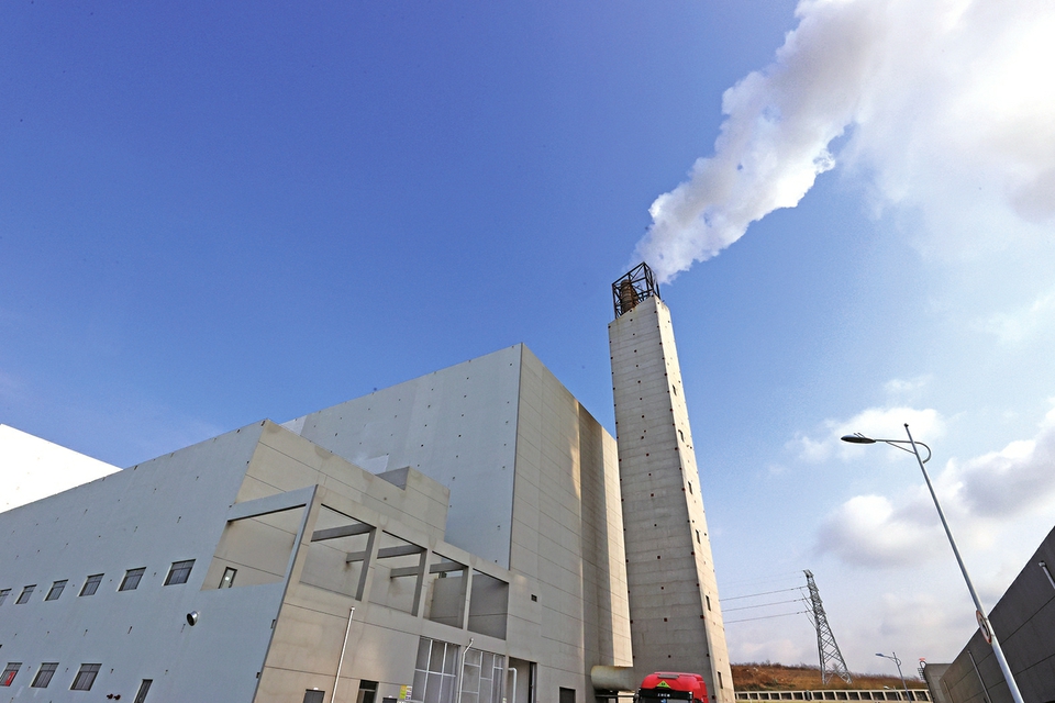 长清马山垃圾点火发电项目日点火约1500吨，年发电2亿度，可满足近6万户家庭一年的用电 垃圾点火 发电生金