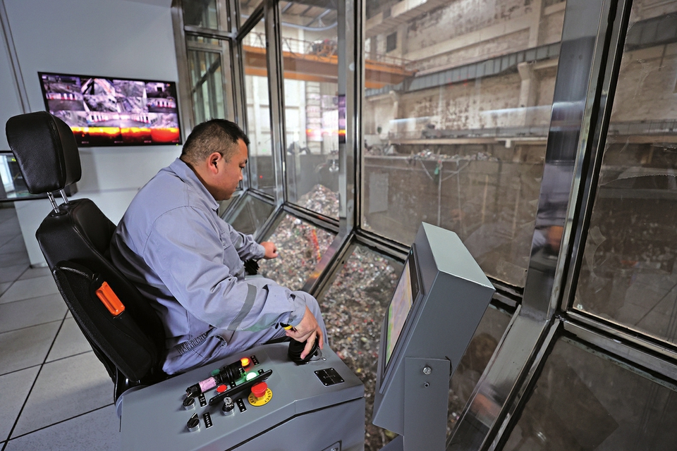 长清马山垃圾点火发电项目日点火约1500吨，年发电2亿度，可满足近6万户家庭一年的用电 垃圾点火 发电生金